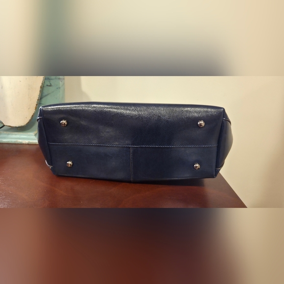 Chic Navy Tote Bag - Picture 5 of 16